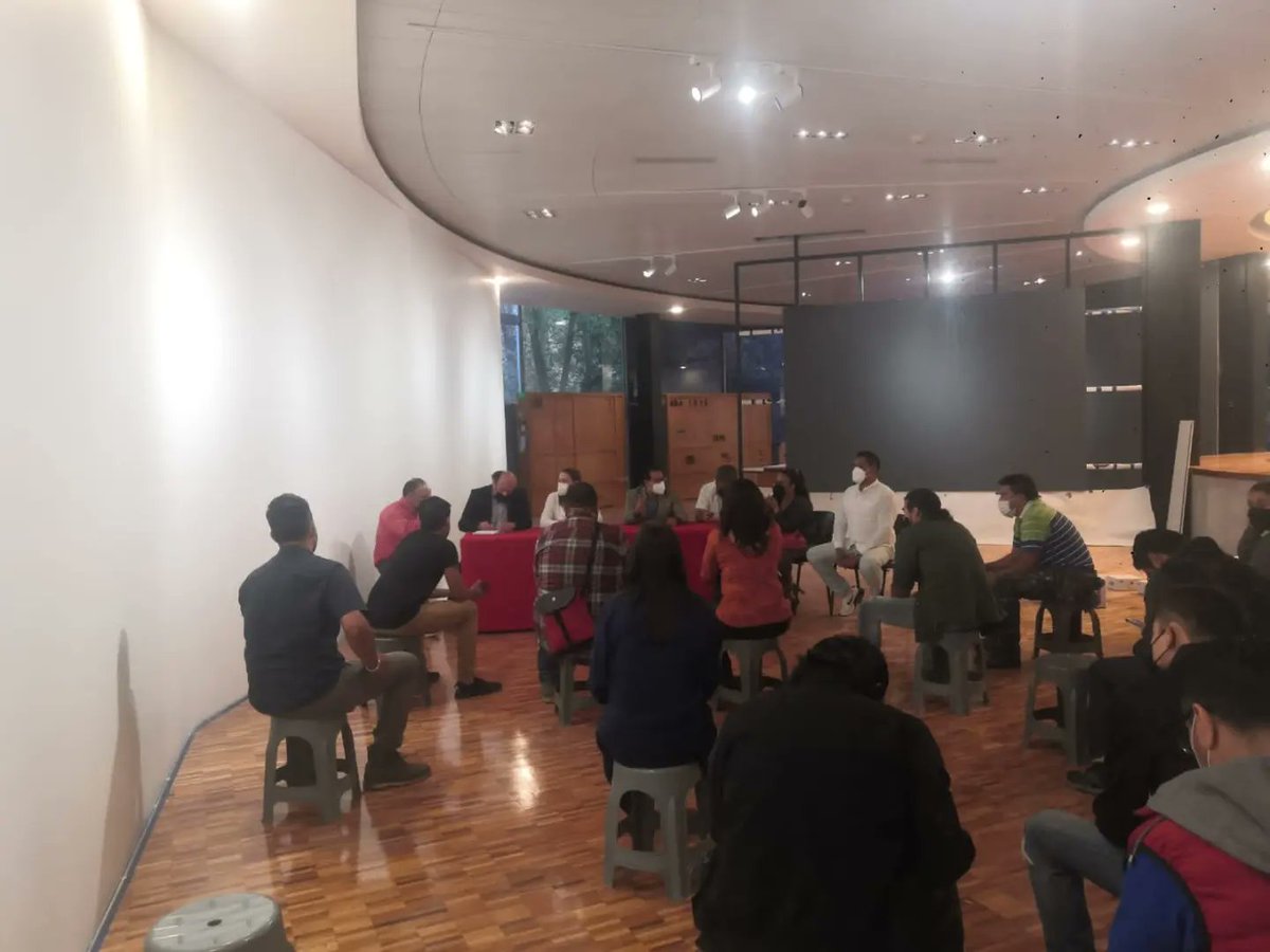 DIII22_INBAL's tweet photo. La Sección D-III-22 INBAL SINAC presente en la mesa de trabajo del Museo de Arte Moderno (MAM),  atendiendo las solicitudes del área de servicios generales

🤜🏻🤛🏻🙋🏻‍♂️🙋🏻‍♀️
#D322 #DIII22 #INBAL #SINAC #MAM #museodeartemoderno https://t.co/o7pU2dC3Fz