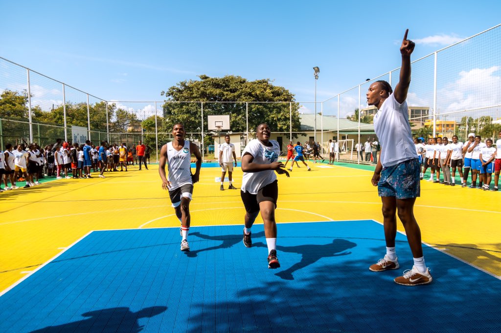 Jr NBA and <a href="/Original_Turner/">Myles Turner</a> in 🇹🇿 with the Brogdon Family Foundation #JrNBA #NBAAfrica