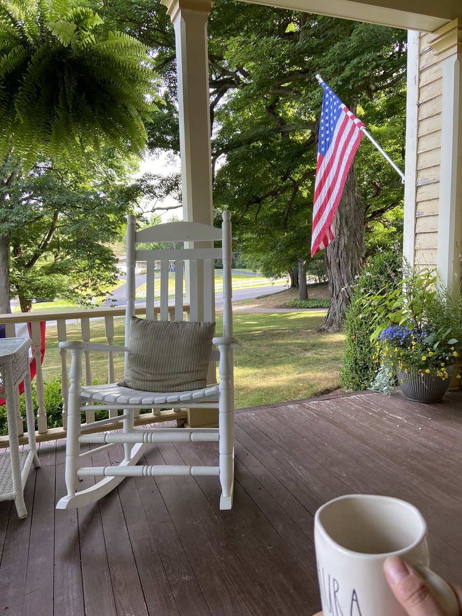 MrsEyeUPES's tweet photo. One of my favorite spots to read in the summer #HCSDREADS #UPES https://t.co/0dYTLOh5qB