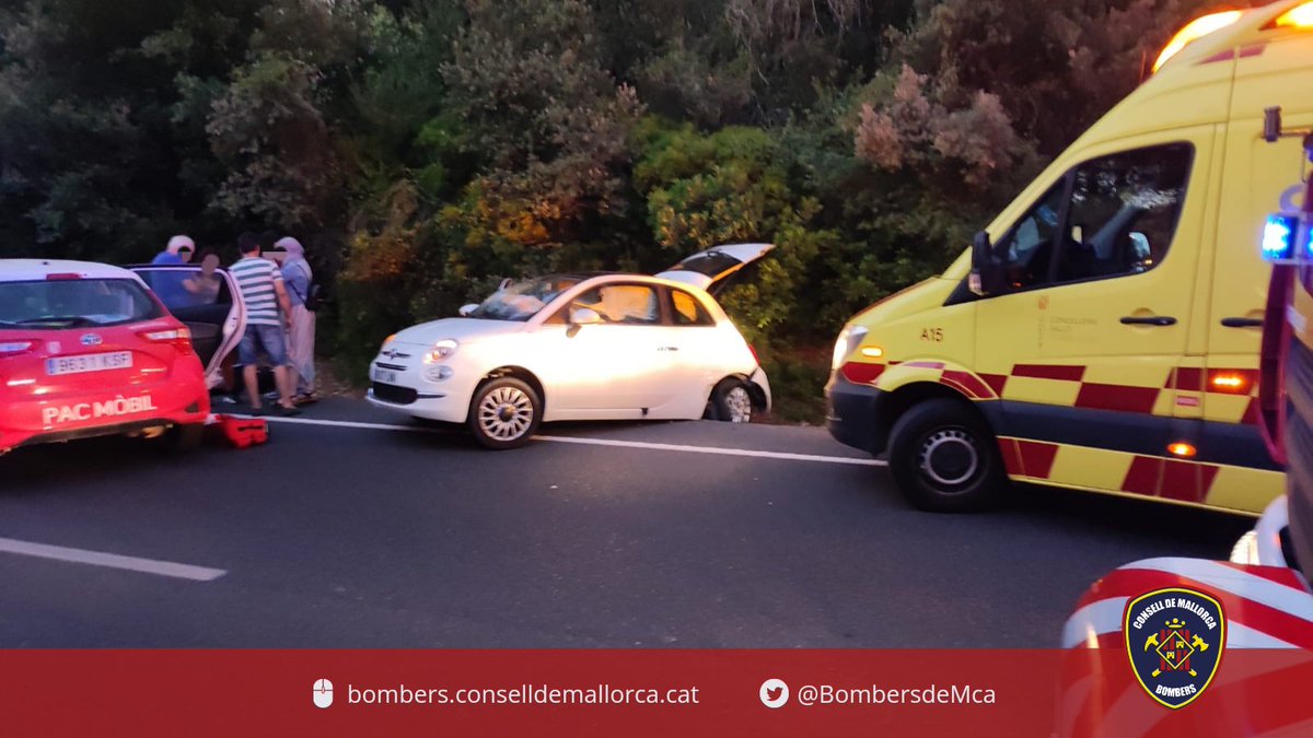 Accident de trànsit amb set persones ferides, dues d'elles atrapades, i tres vehicles implicats.
El sinistre s'ha produït a la carretera de Pollença a Sa Pobla,a prop de Crestaxt.
Actuam:
#ParcAlcudia
#ParcInca
<a href="/SAMU061IB/">SAMU061 IllesBalears</a> 
#GuardiaCivil