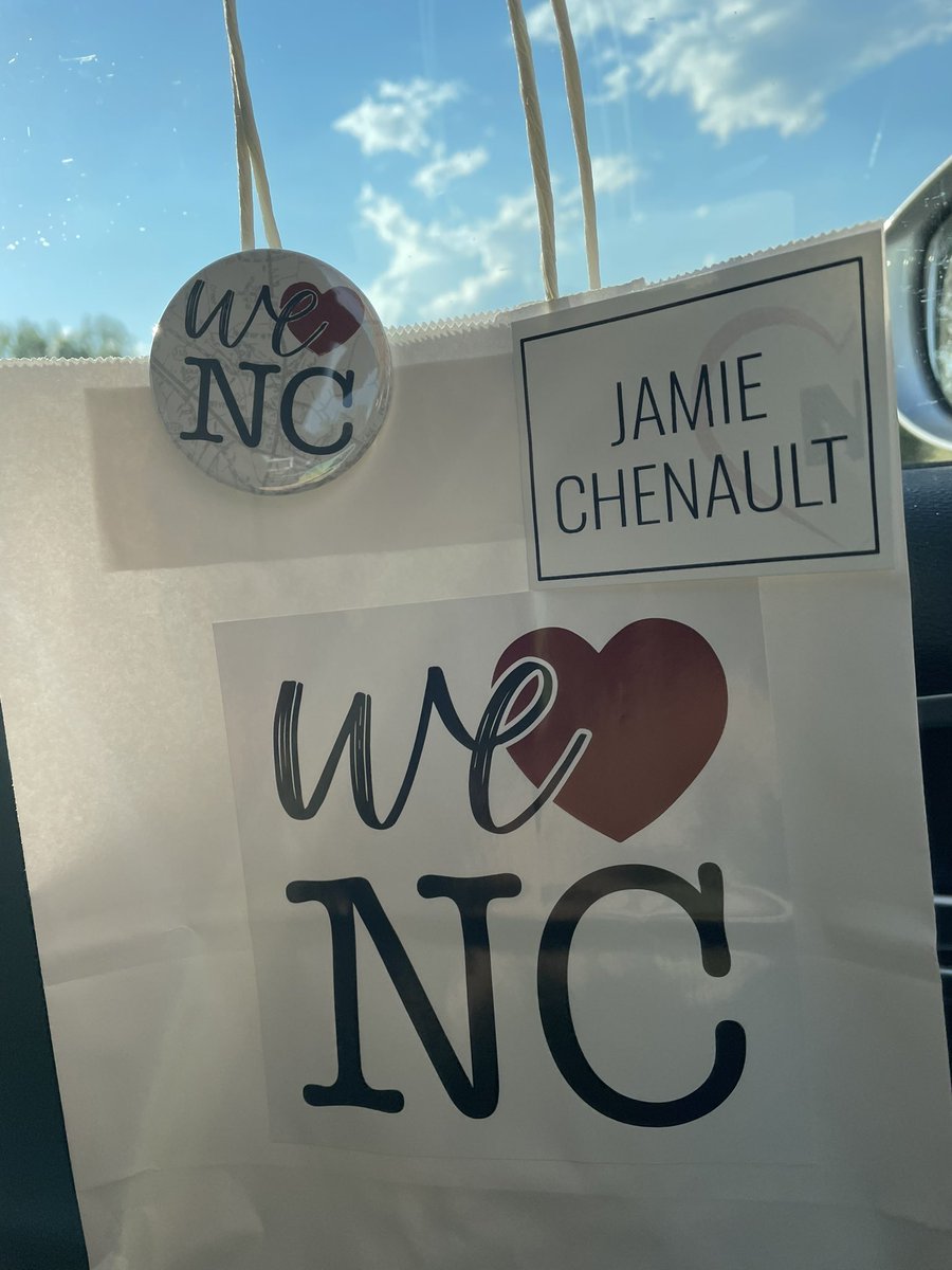 chenault_jamie's tweet photo. I can officially announce that I am the STEAM (Science, Technology, Engineering, Art, Math) Leader at Boston School. I am so grateful for a supportive admin and staff who embraces my creativity! #npossible #bostonrocks @_BostonRocks_ https://t.co/Cxsngp97Cu