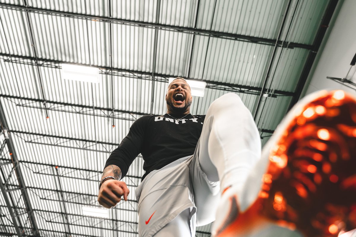 TeamIFA's tweet photo. 🚨 WE ARE EXPANDING OUR CONTENT TEAM 🚨

We are looking for Social Media Coordinators, Videographers, &amp; Graphic Designers to help us continue to tell our story as well as build the brands of our athletes! Send us your portfolio, reel, or what you think showcases your talents! https://t.co/Dpyy28DYR1