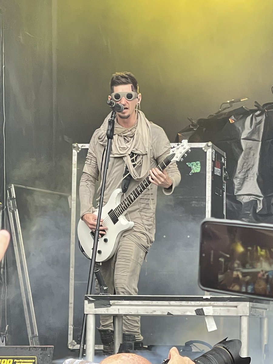 jbean2921's tweet photo. Rain or shine…@starsetonline is a #perfectmachine @StarsetMssngrs @UpheavalFest https://t.co/0qYYKLVlYL
