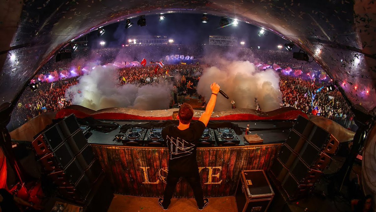 Immolano_'s tweet photo. Tuvieron que pasar 1.448 días para volver a ver a Hardwell en Tomorrowland y vaya regreso de este tipo, está cerrando de manera majestuosa, es increíble lo que hace este tipo, es el rey absoluto. https://t.co/UpK2HNFk2G