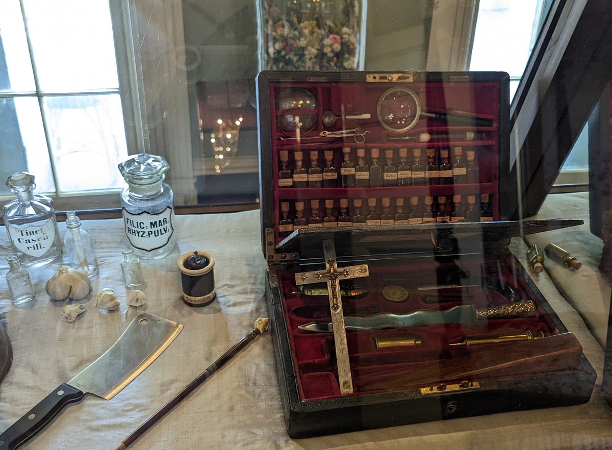 AlLucard225's tweet photo. Authentic Vampire Hunting Kit
#vampirehuntingkit #vampire #vampirehunting #vampirehunter #vampires #Authentic https://t.co/TZNTGrvJ6u