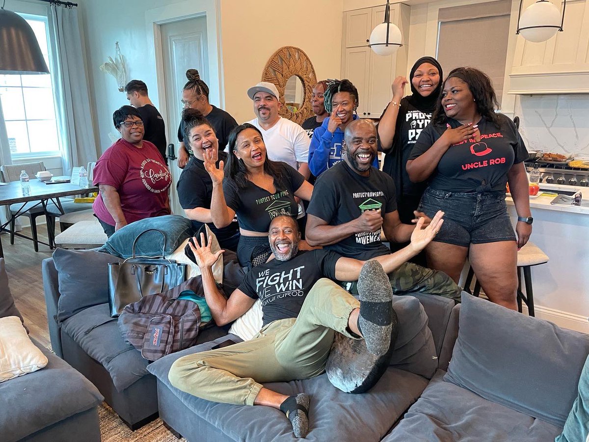 svdebug's tweet photo. Movement building in New Orleans last weekend! Blessed to be w our #participatorydefense fam from Baton Rouge, Shreveport, &amp; Tennessee to learn &amp; empower each other on post conviction - coming together as a collective &amp; executing plans to free our loved ones! #ProtectYourPeople https://t.co/iYgOxuEe4W