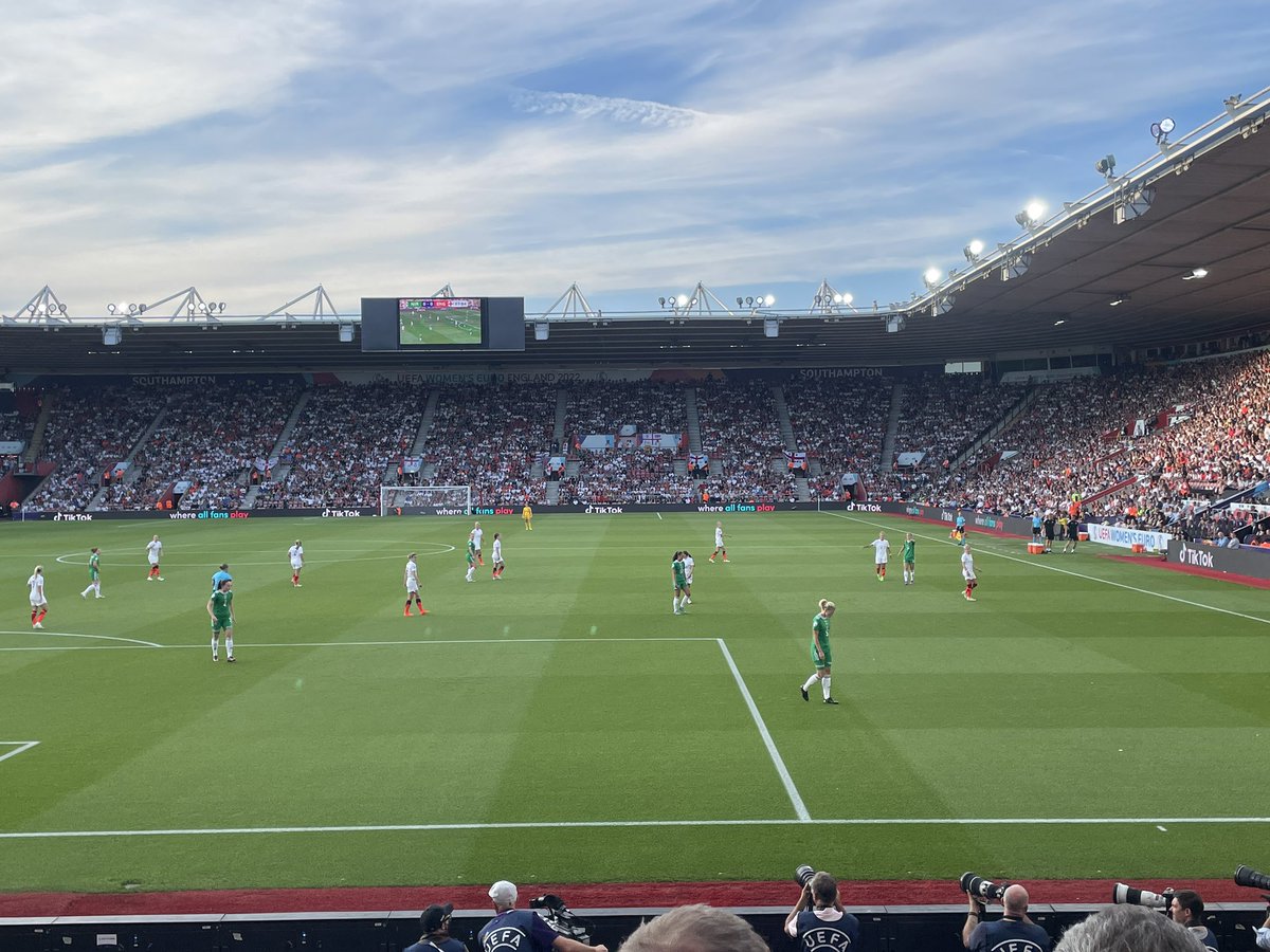 FCB34R's tweet photo. #womenseuros a night out enjoying England in their final group match #england #stmarys https://t.co/ZgxkgXfgwX