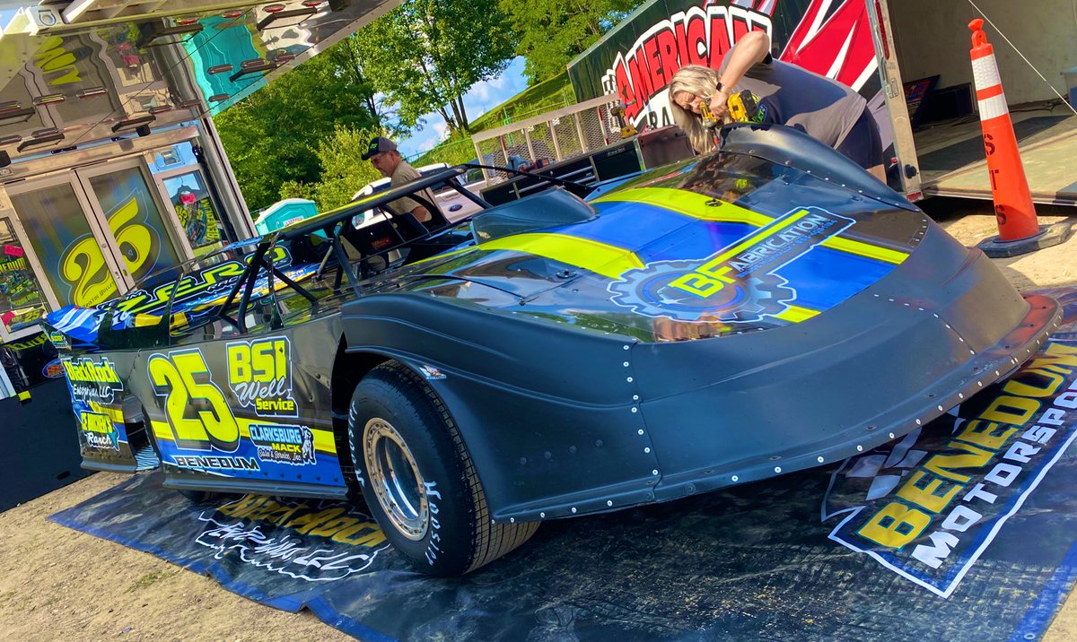 The @TeamZeroRaceCar of current Beckley Motor Speedway track record holder @mike_benedum25.

“The Bristol Bullet” has recorded two top-10 finishes at Beckley this year coming into tonight’s @SoNationals #BlackGold53. https://t.co/6GYRO8FNwU