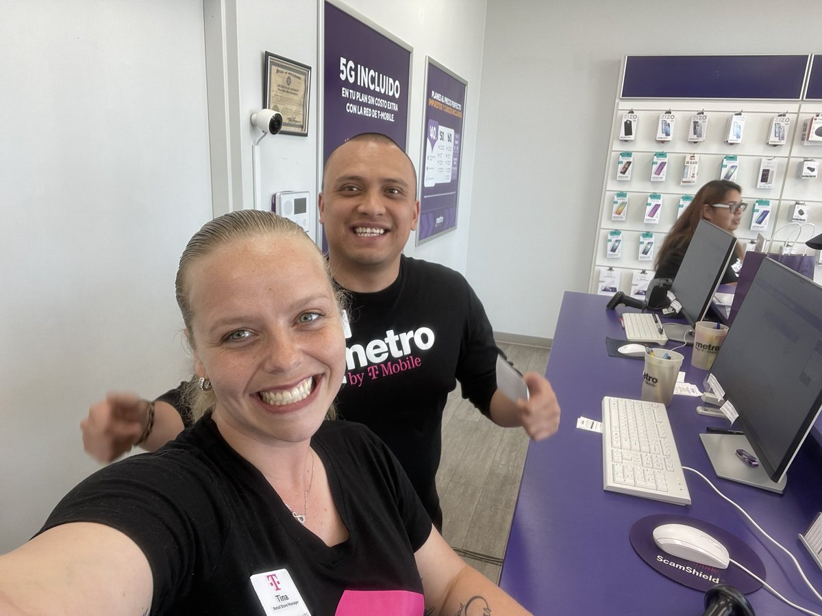 We enjoyed assisting a new customer with his ACP application so we could save him $360 a year🥳 love saving them $$$!#MetrobyTmobile <a href="/JHill_MANgenta/">J.K. Hill</a> <a href="/WinstonAwadzi/">Winston Awadzi</a>
