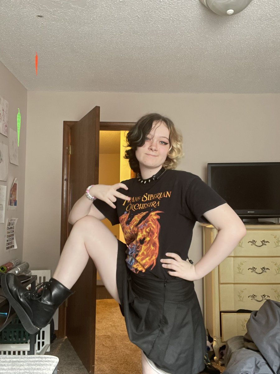 hailstormings_'s tweet image. CC got the drip #freezietwt