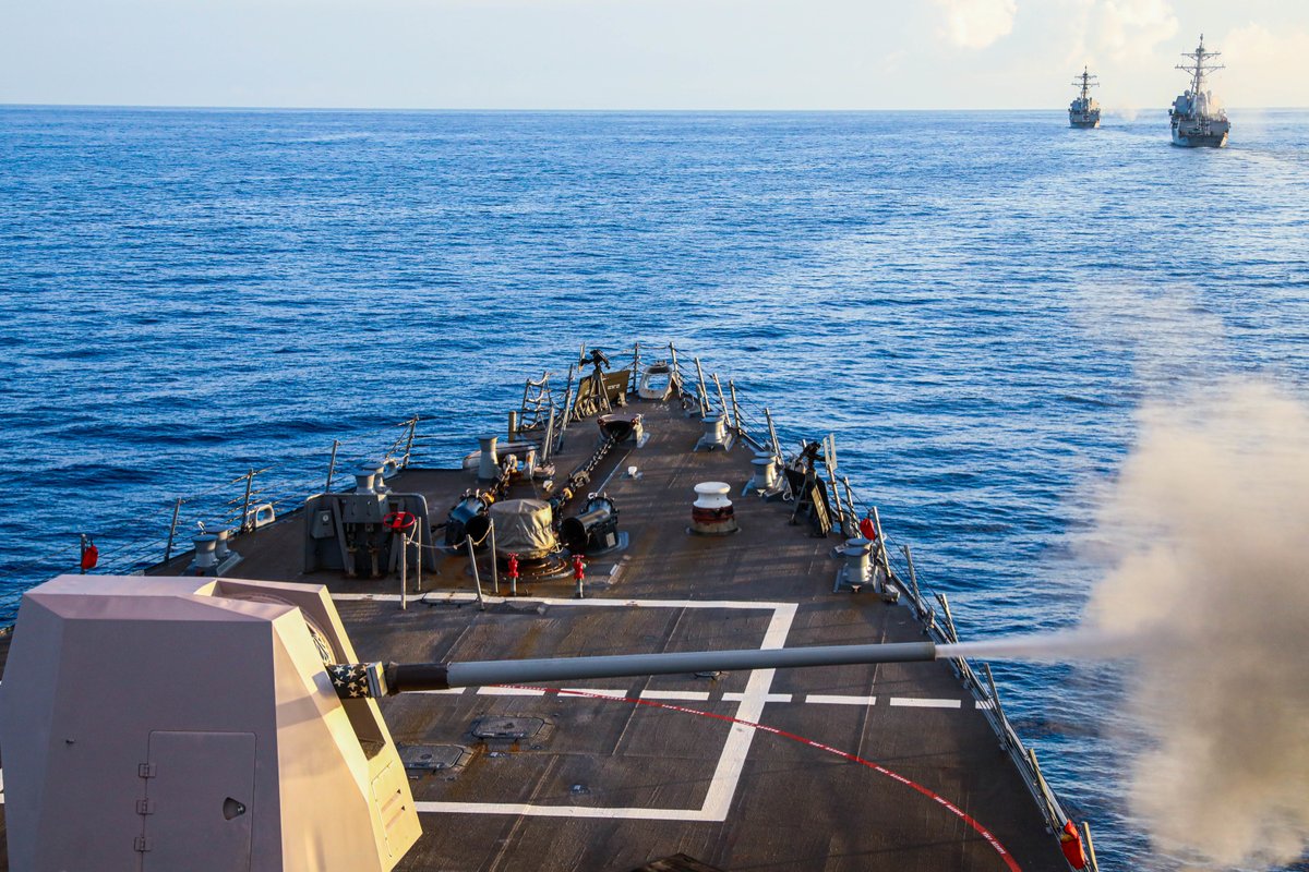 Live Fire Friday! 🔥 ⚓  #GoNavy 

📍ATLANTIC OCEAN - Live Fire Exercise with a MK-45 5-inch gun aboard the #USSTruxtun (DDG 103)

📸 (U.S. Navy photo by Mass Communication Specialist 3rd Class Porsha Thompson)