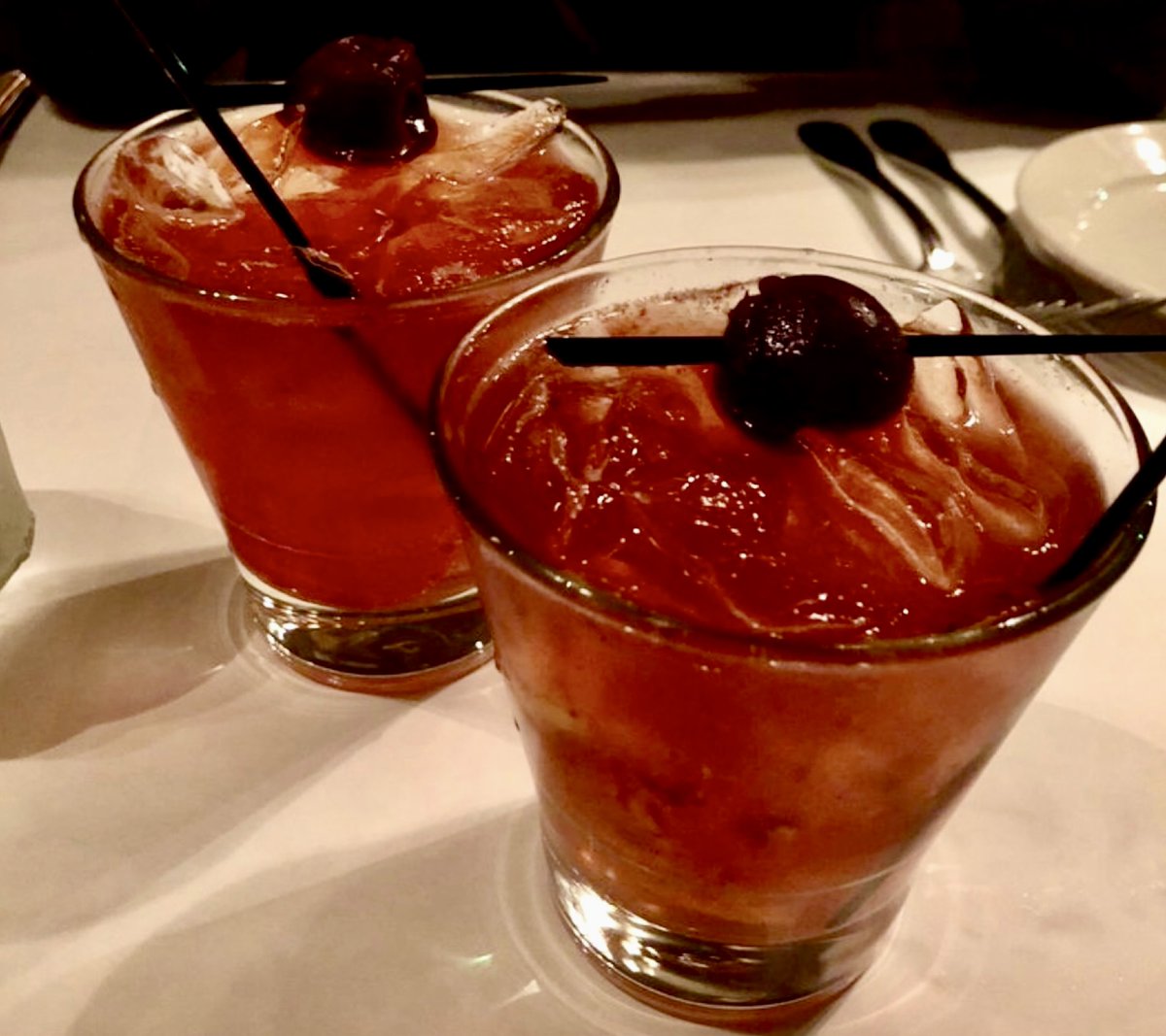 ChefFeker's tweet photo. Being a little old fashioned isn’t always a bad thing. At #ILMITO and #Zesti it’s double the fun! 🥃🥃 #oldfashioned #TGIF https://t.co/b8e979sYGW