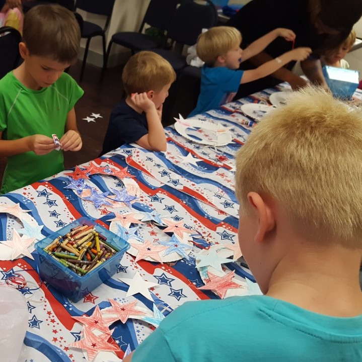 MyJHLS's tweet image. Mrs. Neva and Baby Cow Princess stopped by #RaymondLibrary for Story Time and crafts. 

#MyJHLS #OceanOfPossibilities #SummerReading2022