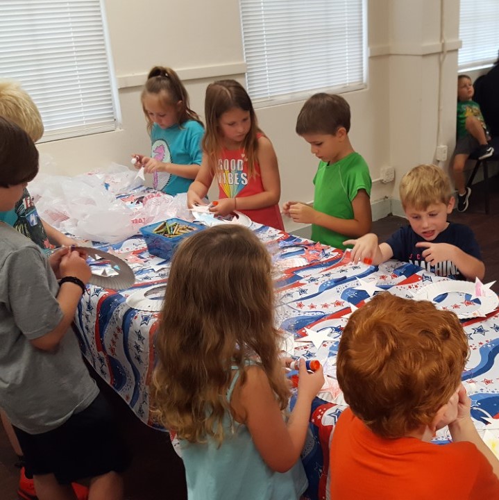 MyJHLS's tweet image. Mrs. Neva and Baby Cow Princess stopped by #RaymondLibrary for Story Time and crafts. 

#MyJHLS #OceanOfPossibilities #SummerReading2022