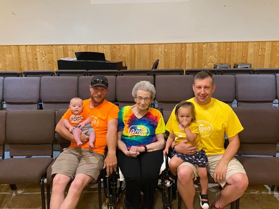 kyleriley's tweet image. The fifth generation of the Elmer &amp;amp; Mildred Johnson family now has two members (the representative third generation holding their grandchildren). From your left to right: 4.5 months, 46 years, 91 years, two years, and 49 years. #family #fivegenerations