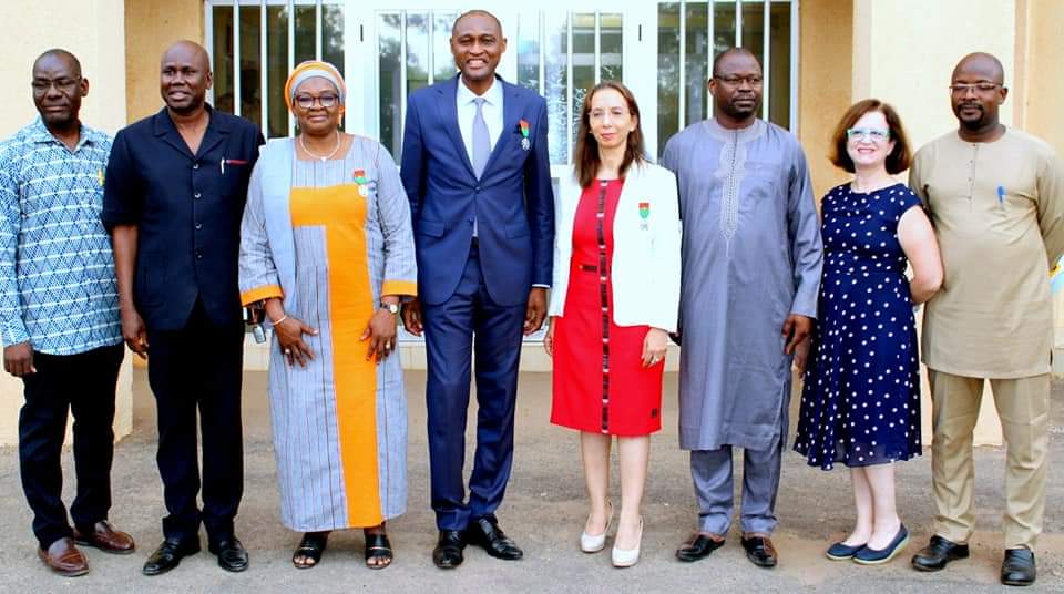 Mefp_BF's tweet photo. Mme Mariam DIOP précédemment Chargée des opérations à la Représentation résidente de la @Banquemondiale à Ouagadougou et à Mme Maria Pilar Palmero VAQUERO, Cheffe de la coopération de la Délégation de l’ @UE_BURKINA , représentée à la cérémonie par Mme Sihem SASSI, https://t.co/eHhqsWWV9G