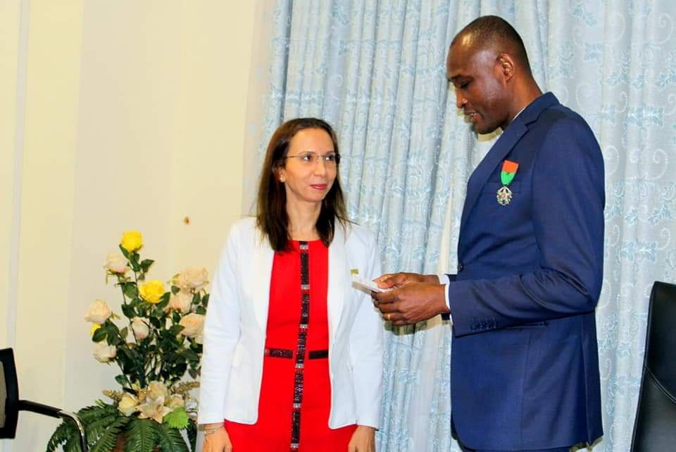 Mefp_BF's tweet photo. Mme Mariam DIOP précédemment Chargée des opérations à la Représentation résidente de la @Banquemondiale à Ouagadougou et à Mme Maria Pilar Palmero VAQUERO, Cheffe de la coopération de la Délégation de l’ @UE_BURKINA , représentée à la cérémonie par Mme Sihem SASSI, https://t.co/eHhqsWWV9G