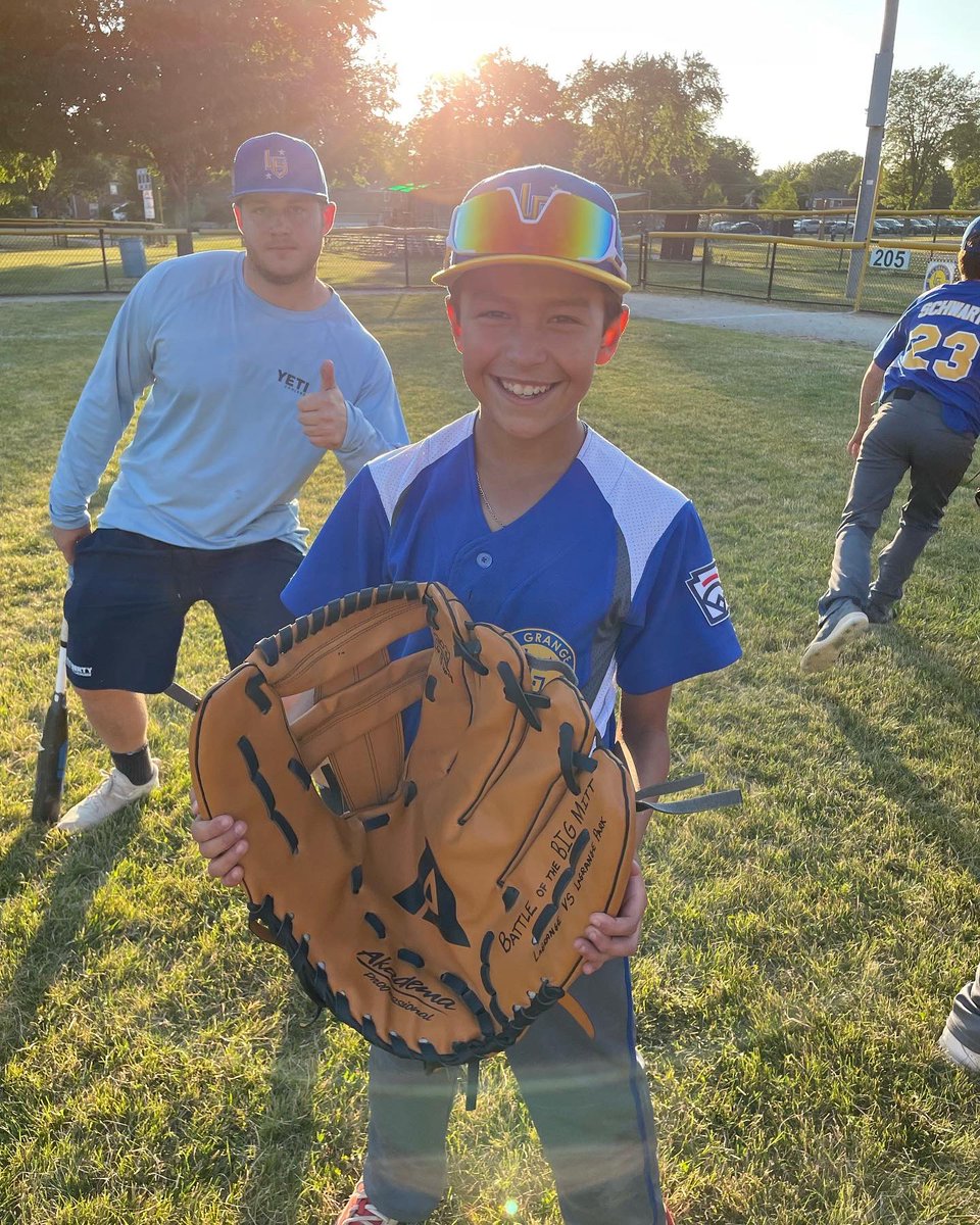 LaGLittleLeague's tweet image. The 12U baseball team played a friendly against La Grange Park last night at Sedgwick. LGLL won the first annual “Battle for the Big Mitt” by a score of 13-9.  Max B, Cruz V, and Brennan M each had two hits. Jax B got the save! #lgll #littleleague #sedgwickpark