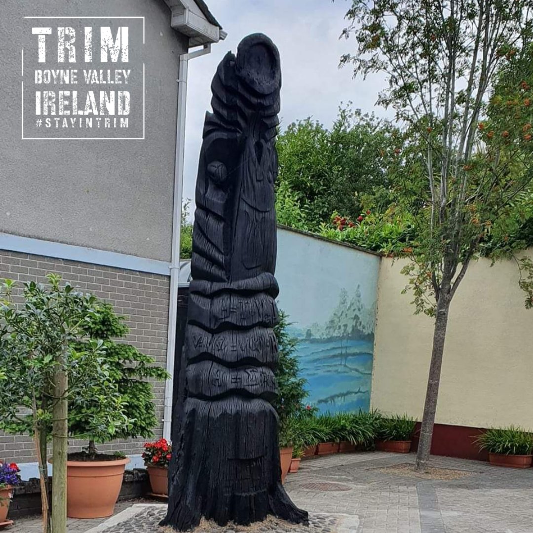 Newly erect sculpture has the town of Trim talking ..... 

What are your thoughts ??? 

Photo credit: Noel French 

#StayInTrim #BoyneValley