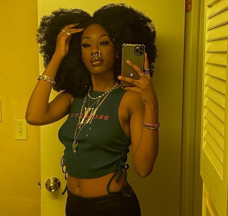 Haitian_Dolle's tweet image. Someone just let me know about this app called @miiriya1, it’s an app like Amazon that lets you shop Black Owned Businesses on one app, follow them! This the type of stuff we gotta support, they got thousands of Black Owned businesses on there, Wigs, Skincare, Fashion, Everything