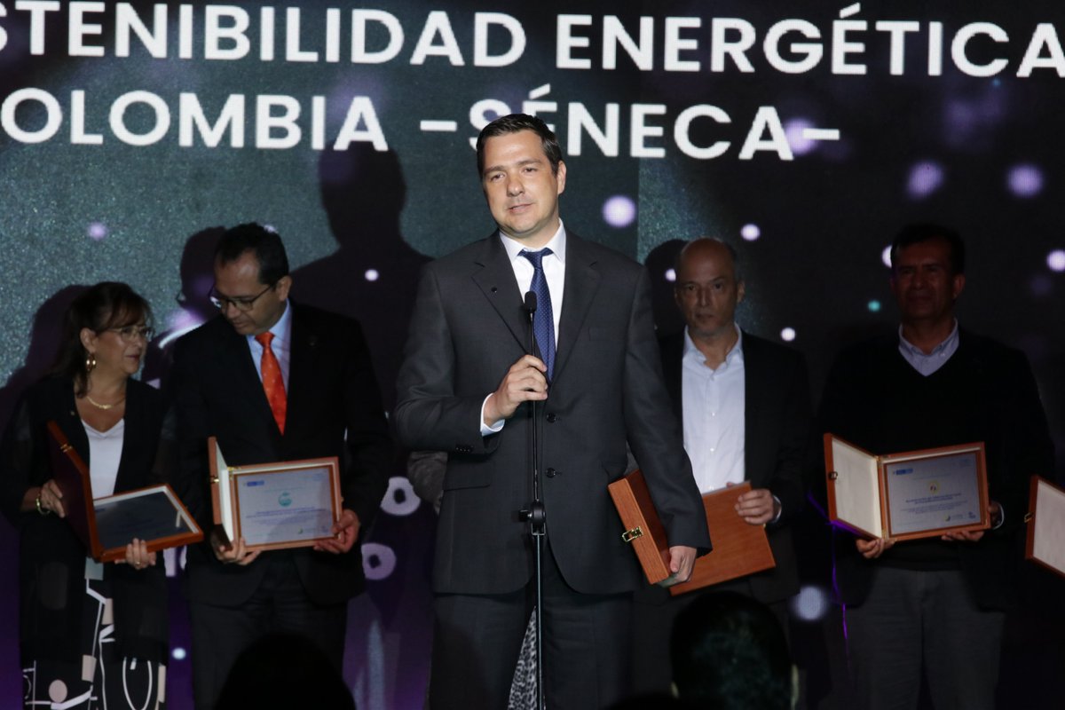 MincienciasCo's tweet photo. 🏆#PremiosÁngelaRestrepo | 👏👏👏Las alianzas científicas galardonadas son:👏👏👏

👤Nanobiocáncer
👤GAT Cáncer
👤Energética 2030
👤Séneca
👤Bio-Reto XXI - 15:50
👤Ómicas
👤Posconflicto
👤EFI https://t.co/9XLG7hK6Br