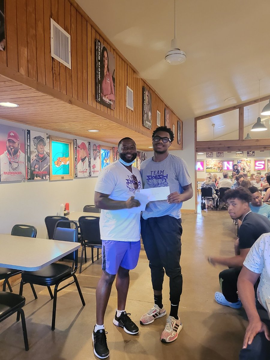 TeamSwish2022's tweet photo. PG Desmond Gray
University of Arkansas 
Accounting https://t.co/x1A8Kal7to