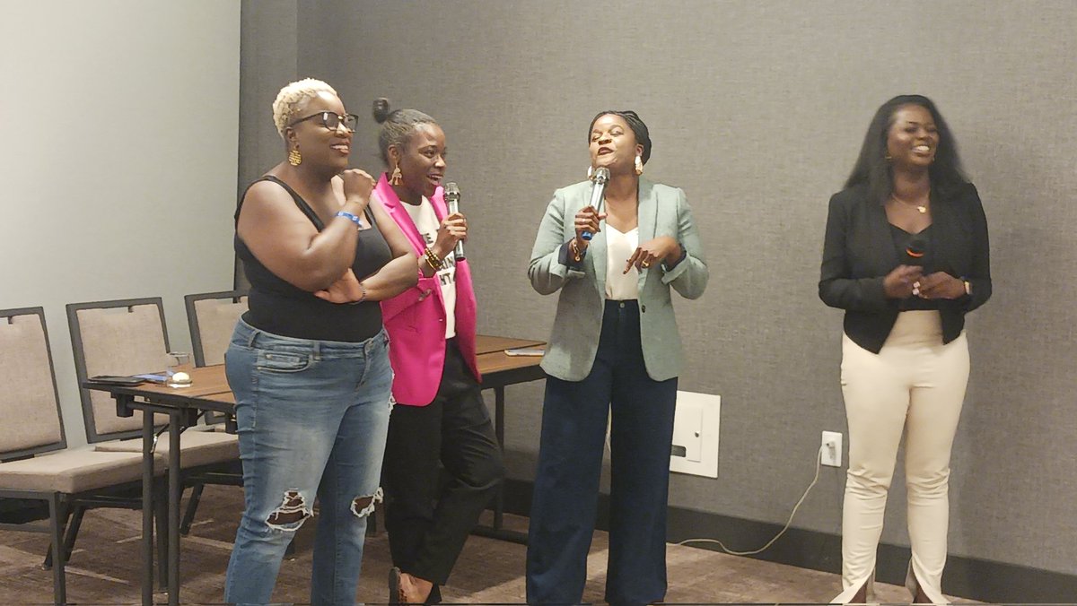 JamalSTEELE's tweet photo. The @FLBlackGirls with THEE @micheleforfl! They 'bout 2 GIVE A WORD!
#FLBlackGirls #LeadBlue https://t.co/nhFTVmW5uV