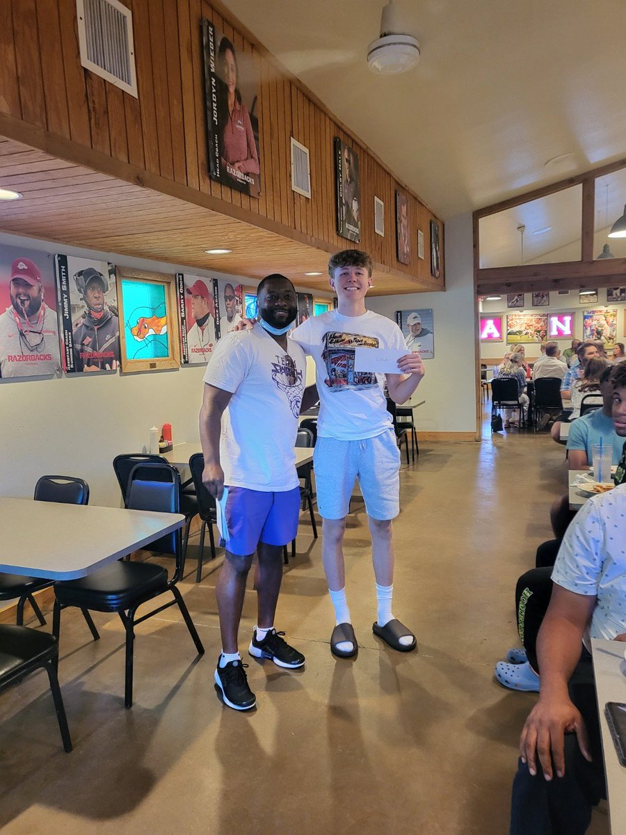 TeamSwish2022's tweet photo. SG Skyler Bieker 
University of Arkansas 
Business https://t.co/k8eAs39kWk