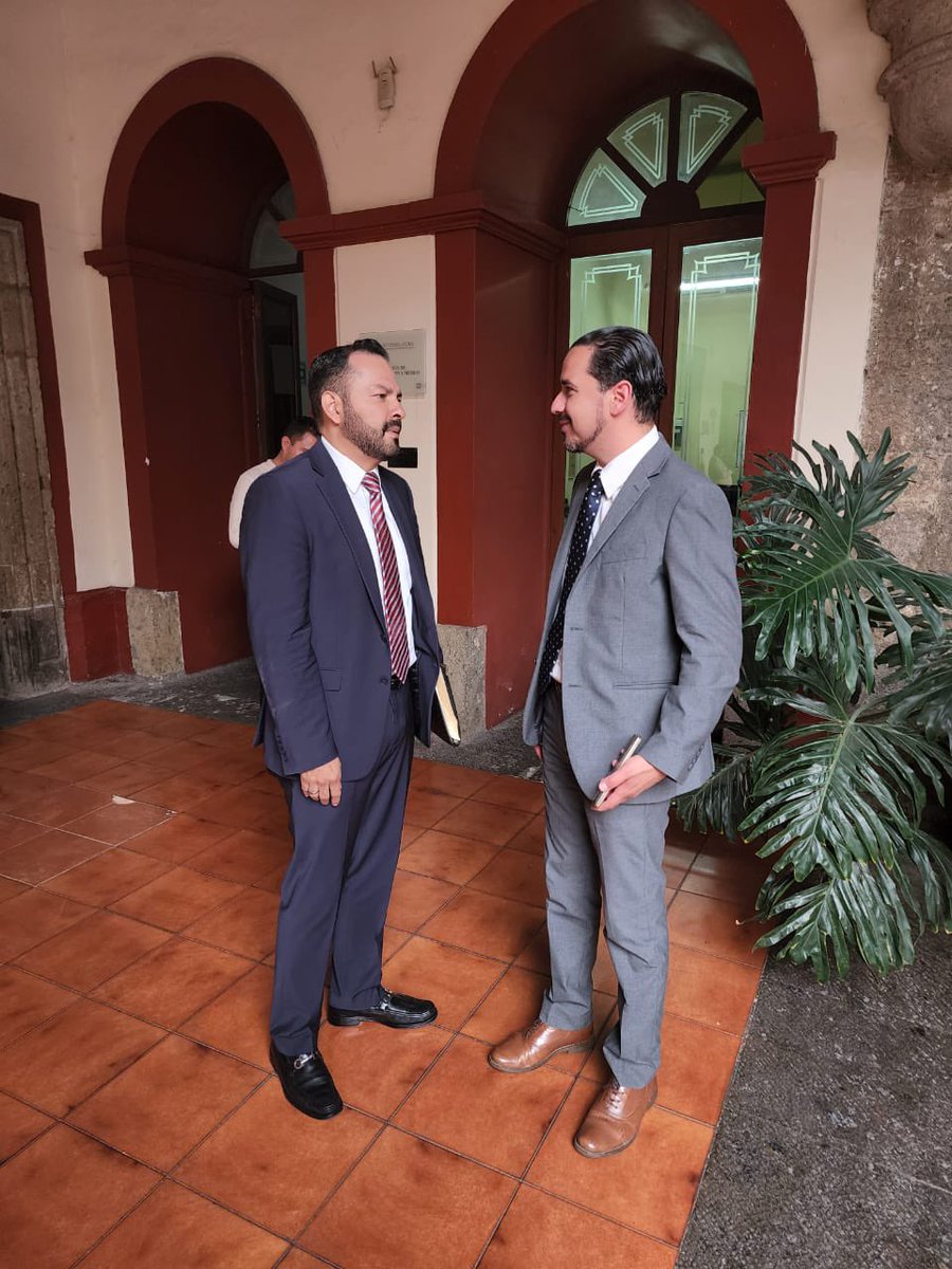 ivanfvallejo's tweet photo. Conversando con el maestro el Salvador Romero, sobre  la necesidad del fortalecimiento de los organos constitucionalmente autónomos @ITEIJal y @CEDHJ , así como la necesidad de garantizar el derecho humano al acceso de la información. https://t.co/eaiGjTO25l