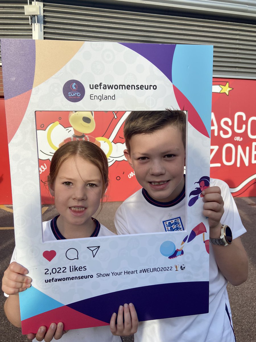 Fab time tonight watching England v N. Ireland. Great to see <a href="/laurarafferty6/">Laura Rafferty</a> play as well. Lots of Mum kudos points when I told them I taught one of the players.