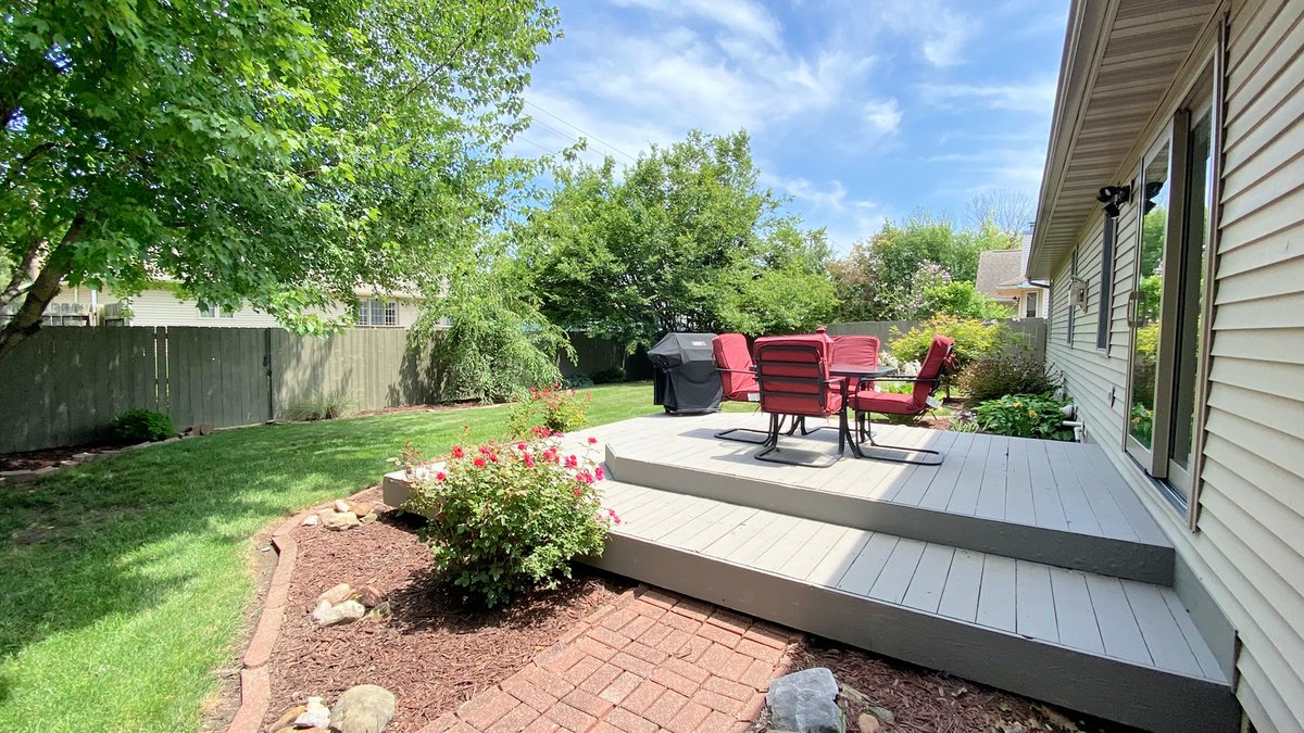 JGkeepitreal's tweet photo. New Listing: 3521 Satinwood Drive, Spfld, IL  
3 bed, 3 bath, 2,550 sq. ft. $325,000
Beautiful home near Lake Springfield. Rochester school district. Many updates; roof, flooring, painting, patio door, new kitchen, sprinkler system. Jerry George 217.638.1360. #jgteam https://t.co/jJavjxncGM