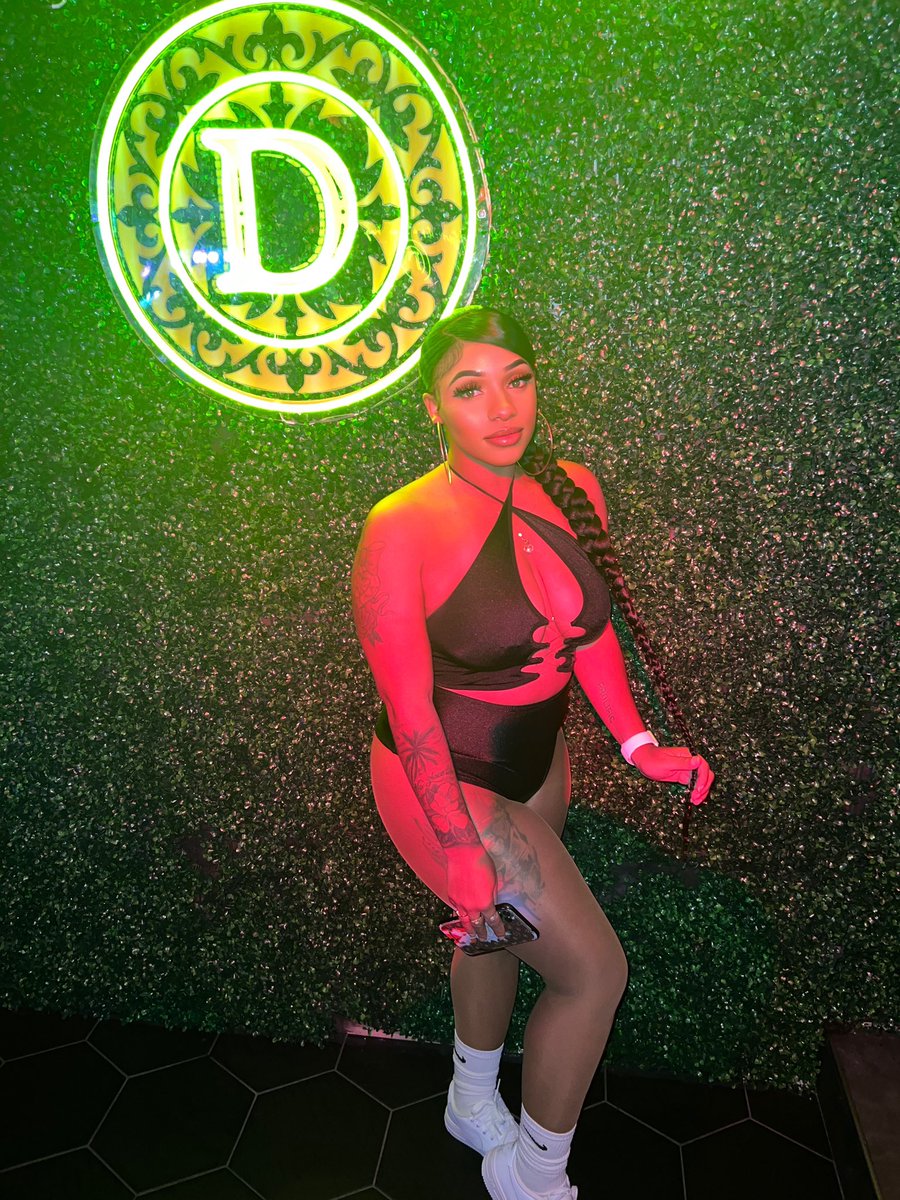 SheCheifn's tweet photo. Come see me at domain $100 sections FREE SECTIONSβ’ bottle/drink specials dm me for sections #houstonbottlegirl #Houston #htxnightlife #fridaynight #houstonparties #thingstodo #houstonnightlife #houstonbartender #houstonwaitresses #vipsections #bottlegirls #promoters #nightlife https://t.co/pYfe9eHWBI