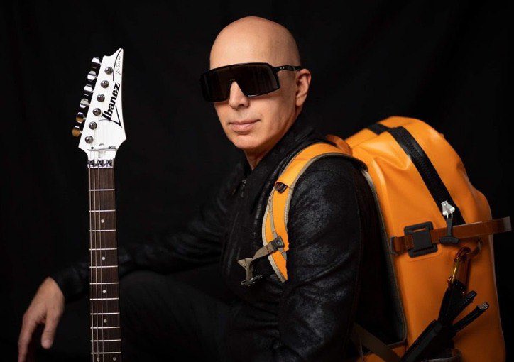 JorgeMarinGo's tweet photo. Hoy cumple 66 años el ENORME #JoeSatriani @chickenfootjoe
Sin duda uno de los genios que cambió para siempre nuestra forma de concebir la música #FutureInThePast https://t.co/1iEzSCklLF