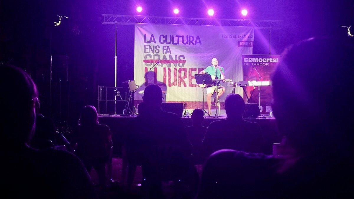 PremisOvidi's tweet photo. Amb @lolabounivers i @BrancalManel tanquem la nit a l'Hort de Trènor de Torrent. La següent cita serà el 27 de juliol a Sagunt amb el concert de Dani Miquel. Salut i música!

#COMcerts #SomElCOM https://t.co/iRATa1GydE
