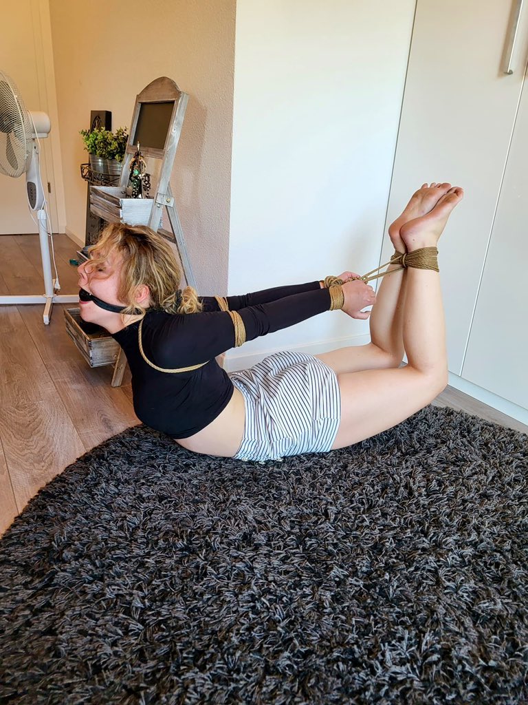 Diamondly_kink's tweet photo. Brandnew #bondage clip available 11 minutes of real hogtie struggles ✨

 https://t.co/pfP45OEyCf… https://t.co/ybs8Pnh38V