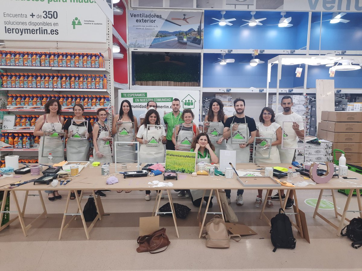 sonia10rivera's tweet photo. #talleresleroymerlin #leroymerlinTomares
#ChalkPaint taller de ChalkPaint con muy buen gente. https://t.co/vOotYCjZ9X