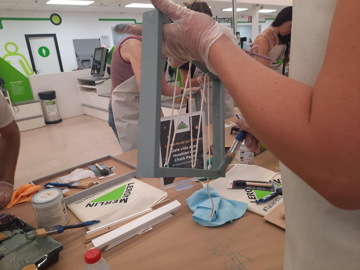 sonia10rivera's tweet photo. #talleresleroymerlin #leroymerlinTomares
#ChalkPaint taller de ChalkPaint con muy buen gente. https://t.co/vOotYCjZ9X