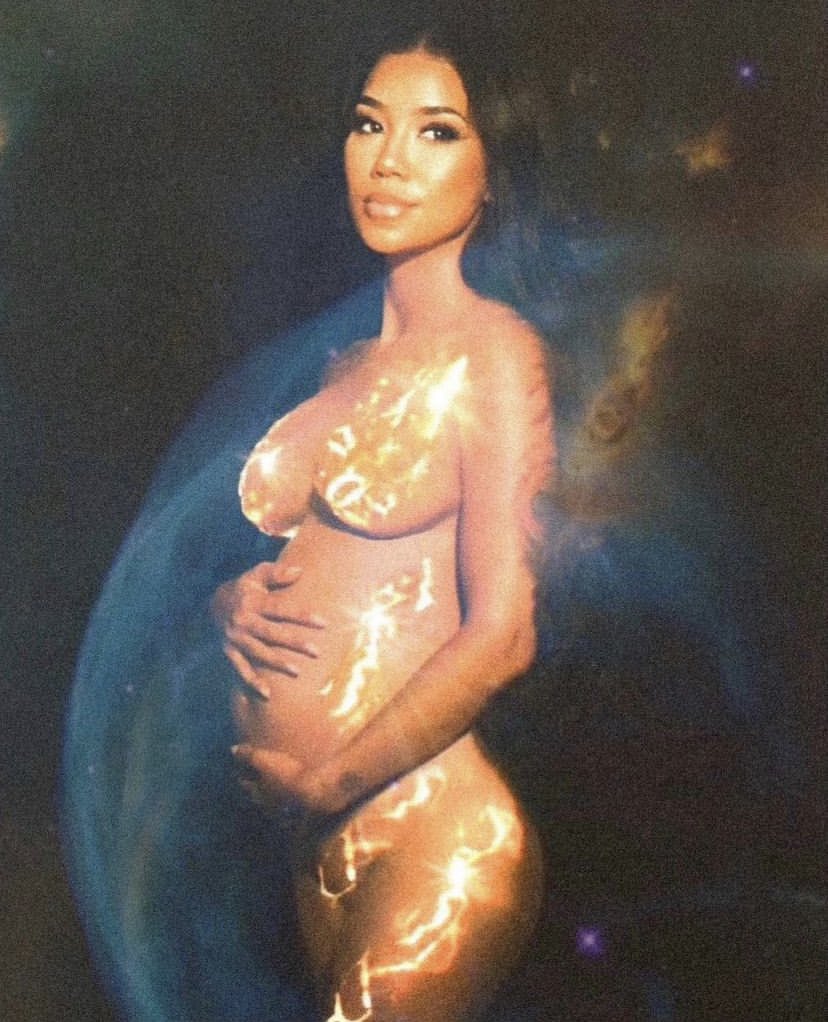 Jhené Aiko unveils stunning maternity photo.