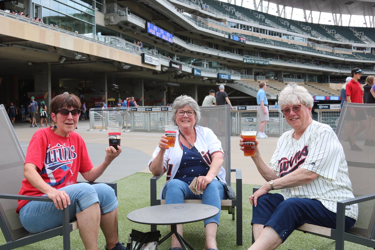 TFEATS's tweet photo. Sisters enjoying some drinks at the @Twins  game. Cheers! Let’s go Twins! 

#tasteoftargetfield #tfeats #familyfun https://t.co/VdhP1PxJX7