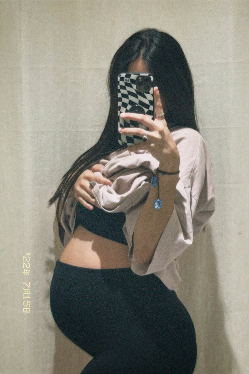 bbdalgo's tweet image. the most beautiful pregnant woman 💛