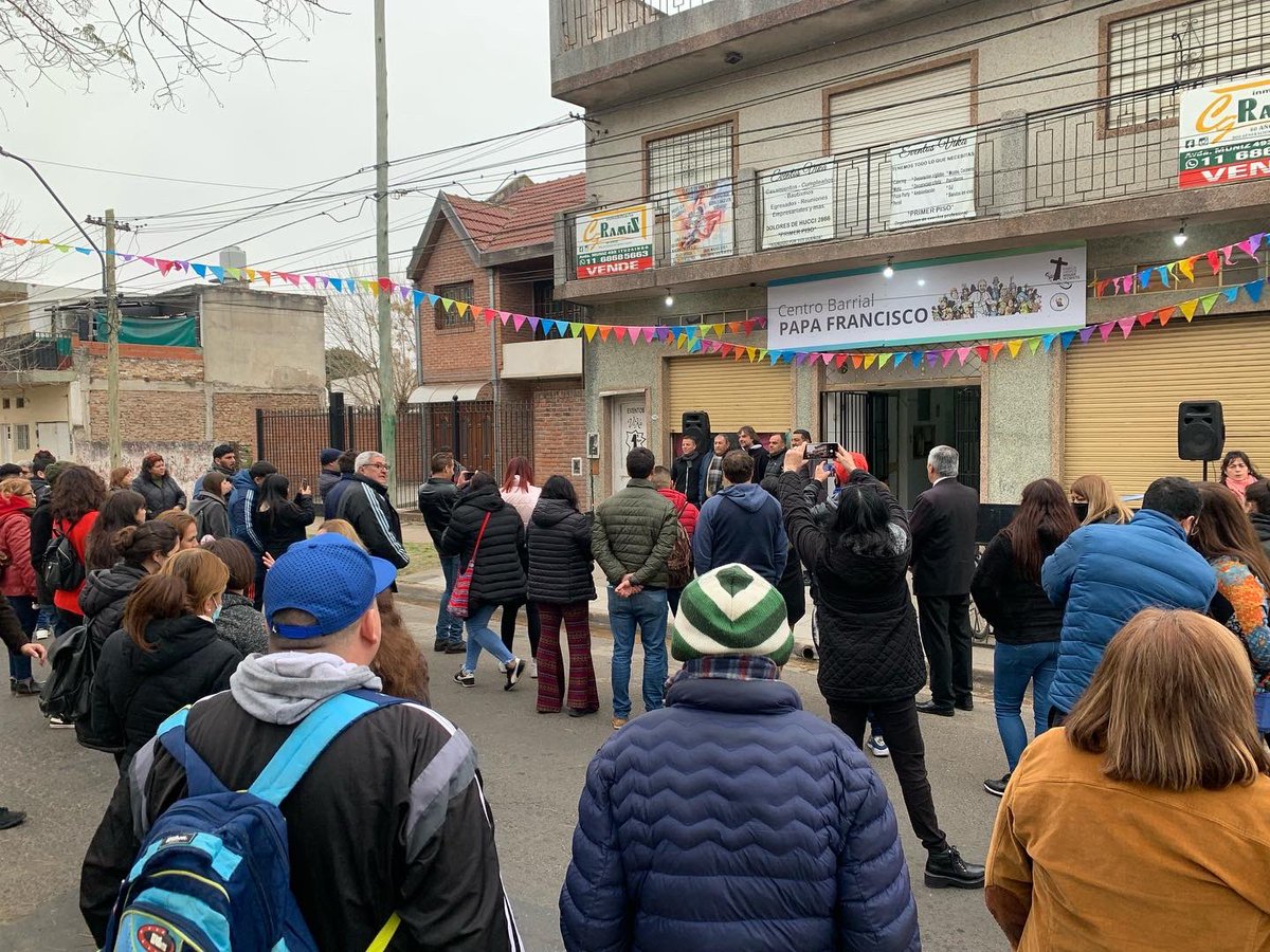 Jxc_hurlingham's tweet photo. Hoy estuvimos de la inauguración del Centro Barrial Papa Francisco de William Morris.
Muchas gracias por la invitación a formar parte del comienzo de este lugar que realiza un gran esfuerzo para trabajar en la protección de las personas en situación de calle y de vulnerabilidad https://t.co/cc7g2bACnq