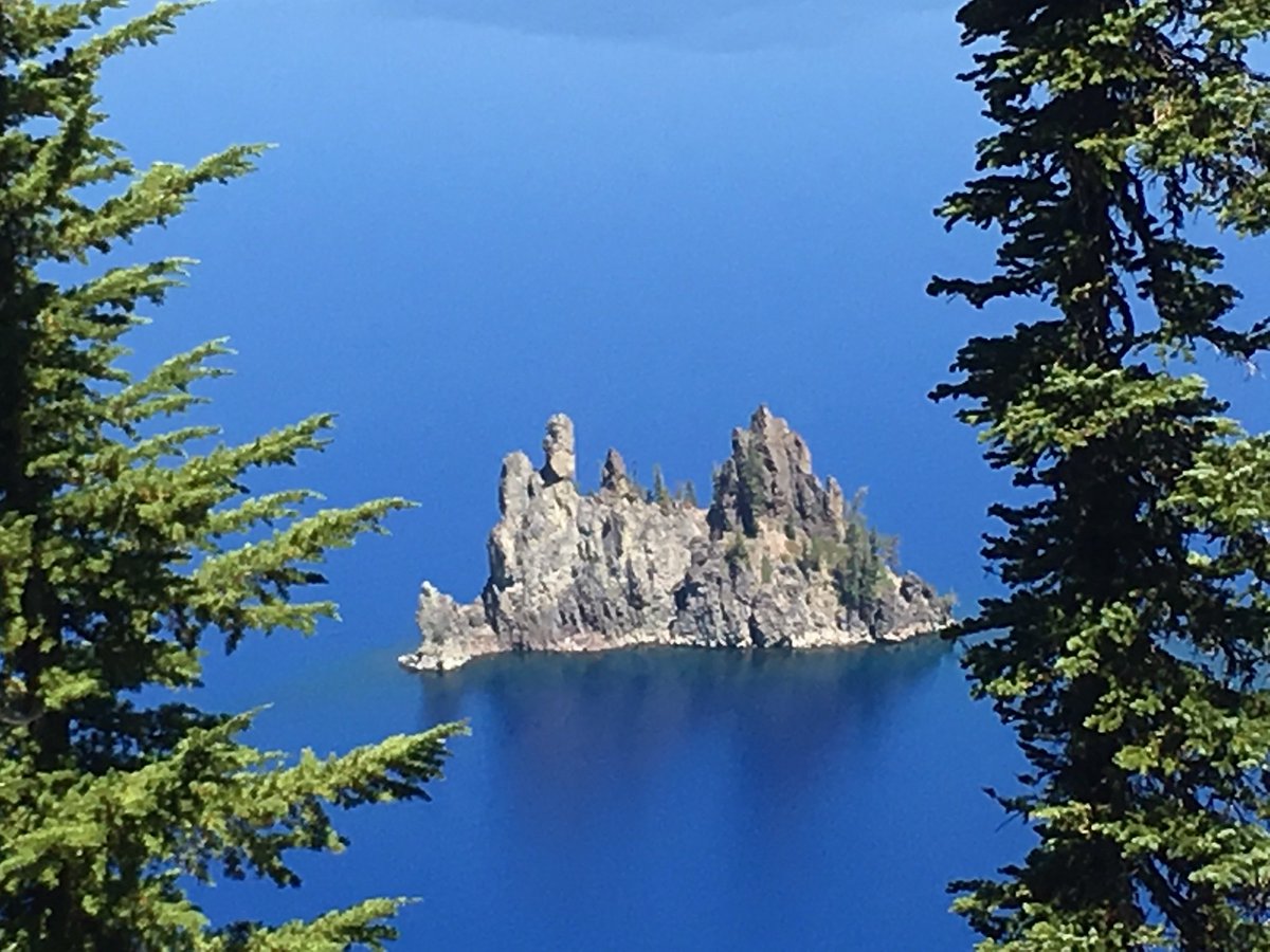 riversidewren's tweet photo. Beautiful places @AlaskaAir @CraterLakeNPS #90YearsOfCare https://t.co/6Zk179bnTE