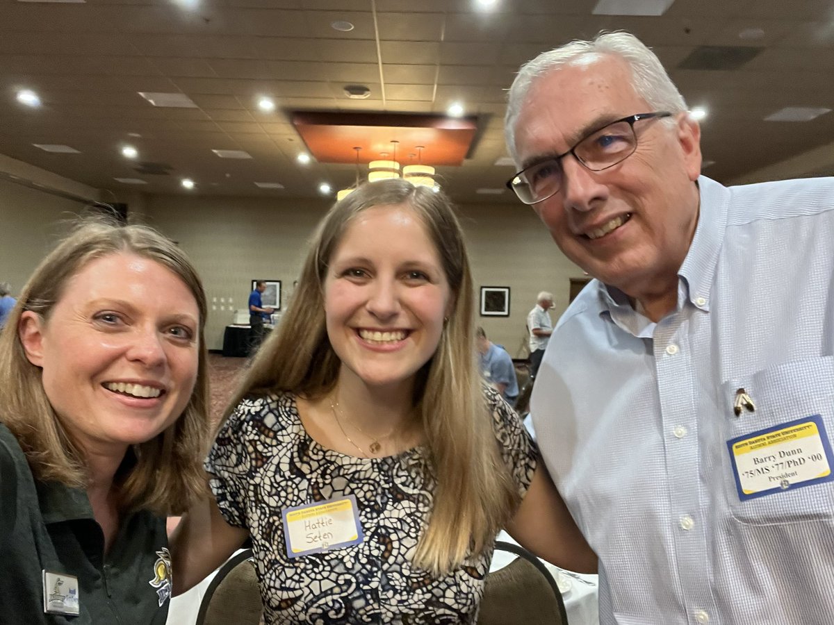 AndiFouberg's tweet photo. First alumni event for our favorite Rhodes Scholar @HattieSeten home less than a week from her first year at Oxford. https://t.co/zIMJMsiZfk