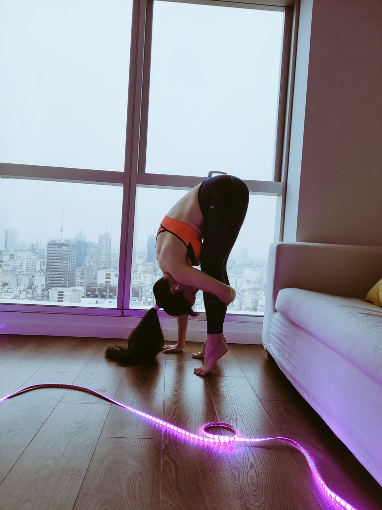 Gabyfleu's tweet photo. #stretching https://t.co/R8J5PnvCcz