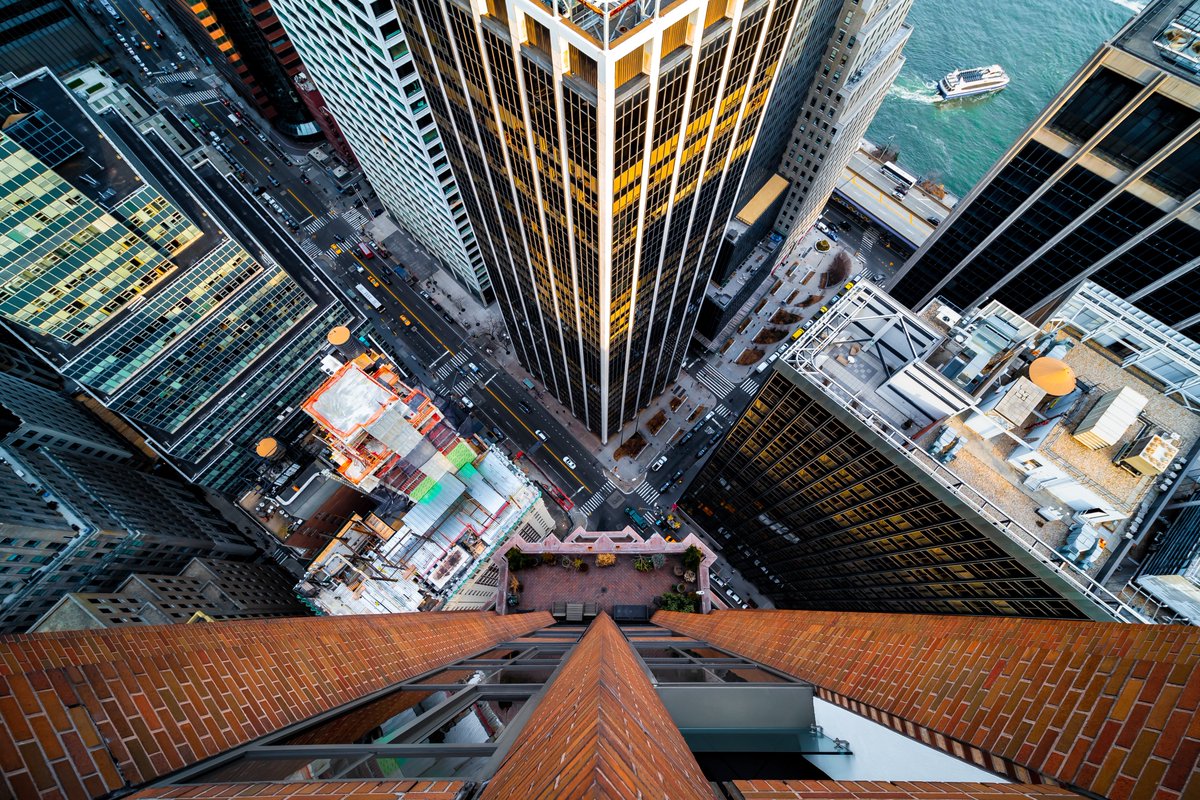 buttersnft's tweet photo. Looking down on Wall Street. 📉💰 https://t.co/QQ6wcdsd6s