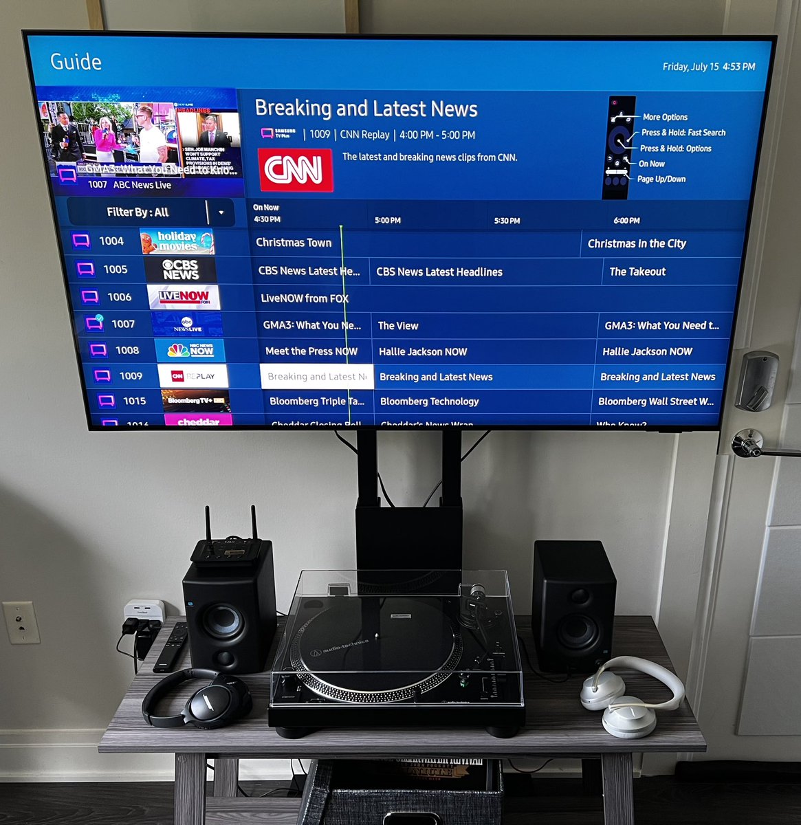 Jivanrios's tweet photo. Con lo que ahorre en un mes de sueldo me compré la tele, soporte, mueble, toca discos, parlantes, switch de audio y auricular… como dice @MiltonFriedom5 y @PLP_Ezeiza1 la salida es Ezeiza! 🛫 https://t.co/NUu9DU4ZpT
