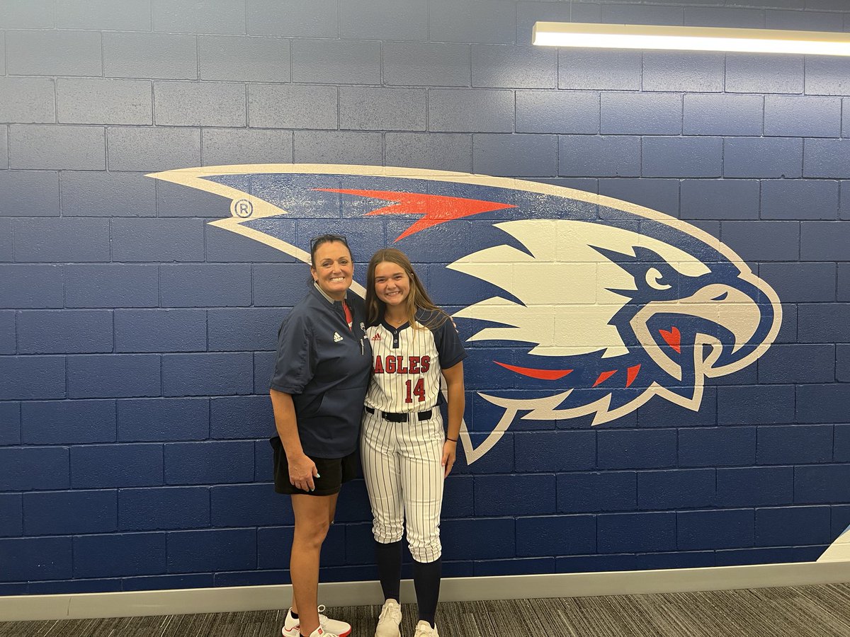 Had a great visit at USI today! Thank you <a href="/kunkle18/">Sue Kunkle</a> for showing me around!! <a href="/MacKenziDorsam/">MacKenzi Dorsam</a> <a href="/USISOFTBALL/">USI SOFTBALL</a>