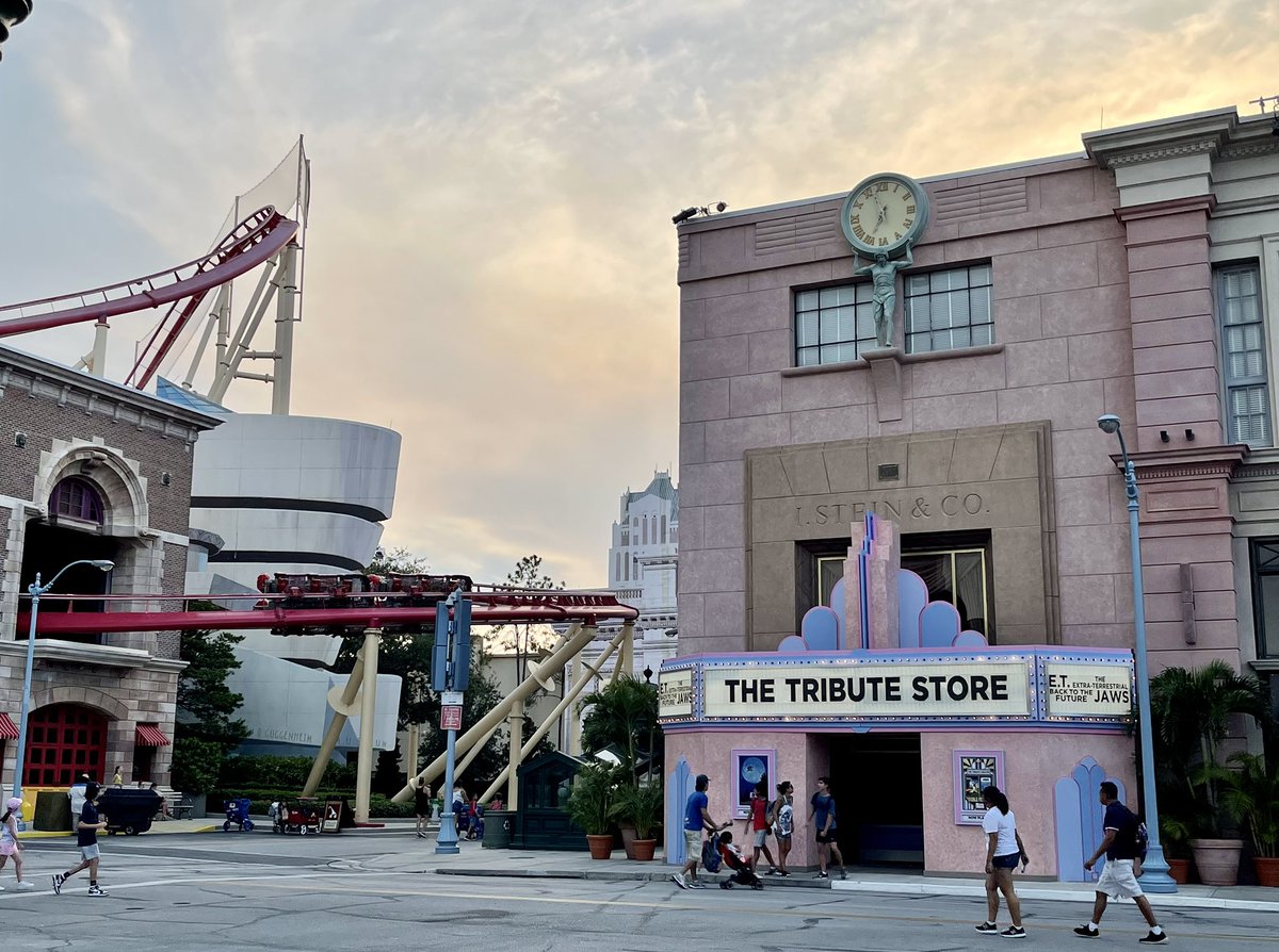 ChristopherK86's tweet photo. Enjoying this Friday Evening @UniversalORL https://t.co/HxK6ygMjJN