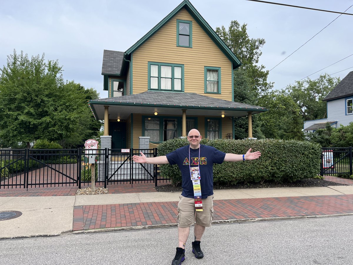Get__Published's tweet image. Made it to the house from A Christmas Story. So friggin cool! #dspgcc
