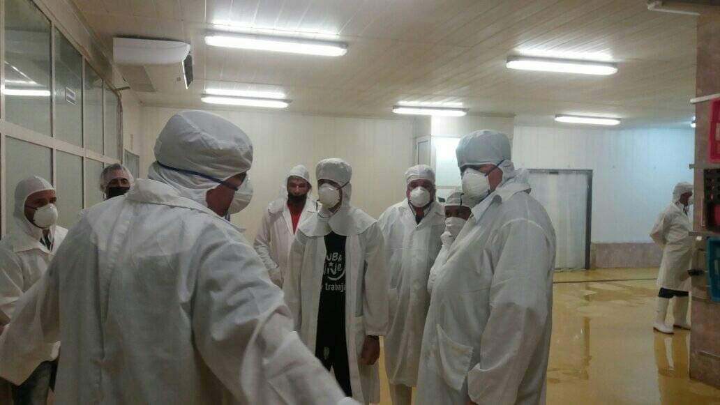 guerrillero_cu's tweet photo. 🐟El Ministro de la Industria Alimentaria d #Cuba, Manuel Santiago Sobrino Mnez recorrió entidades del sector en #PinardelRío. Entre ellas la Empresa Pesquera Industrial La Coloma. Allí constató el estado d locales, situación d los insumos y atención al hombre. 

✏️ @CarmenLLuchA https://t.co/1oisnKhWwN